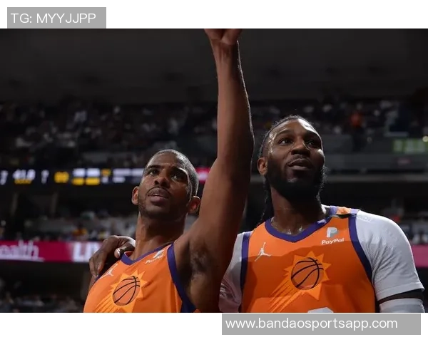 文班赛后与保罗亲密耳语击掌庆祝胜利瞬间引发热议