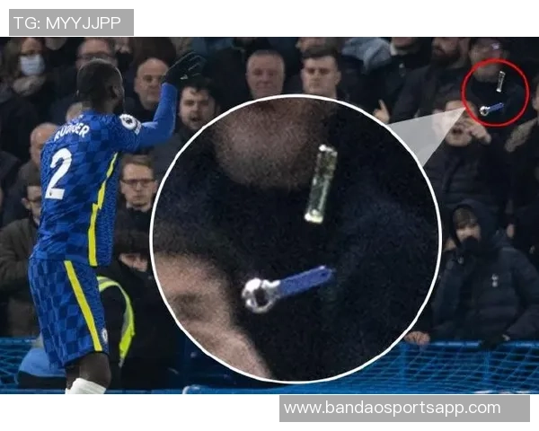 热刺边卫波罗被球迷电子烟砸中后捡起假装抽烟引发热议