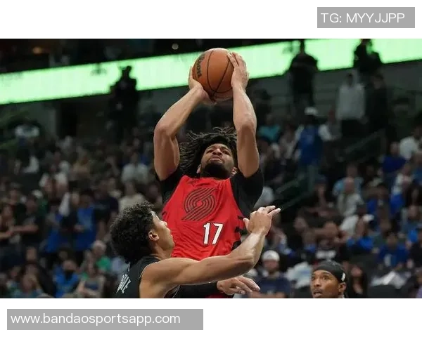 谢顿夏普表现抢眼25投10中助球队赢得关键胜利